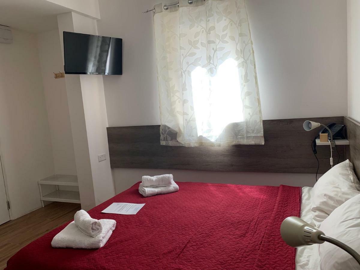 Island Guesthouse Gzira Екстериор снимка